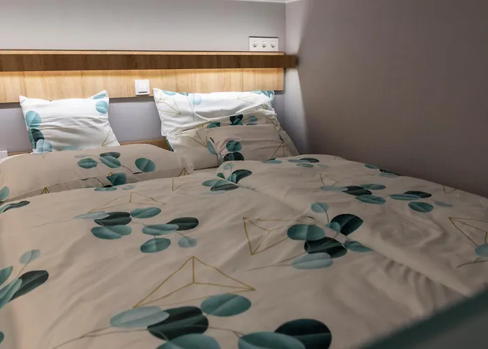 Luther Modern For 3 People, Free Ac!
