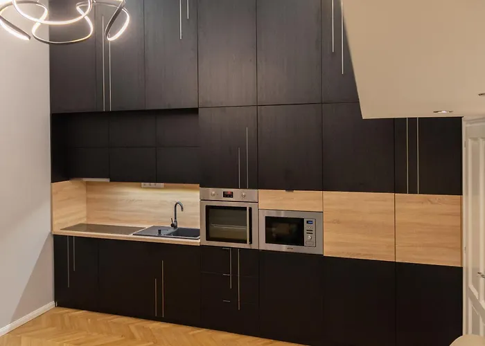 Luther Modern For 3 People, Free Ac!