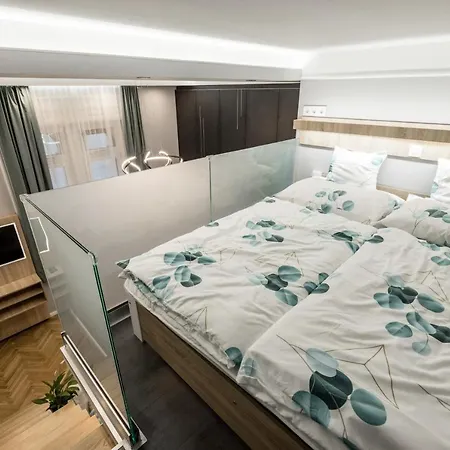 Luther Modern For 3 People, Free Ac!