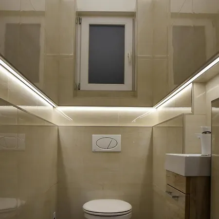 Luther Modern For 3 People, Free Ac! بودابست