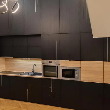 Luther Modern For 3 People, Free Ac!
