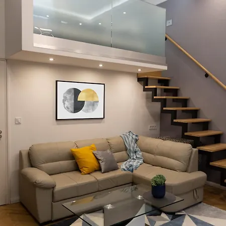 Luther Modern For 3 People, Free Ac! شقة