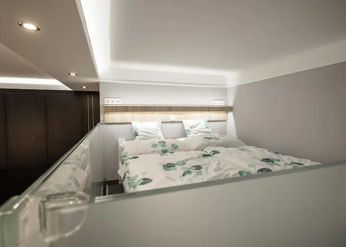Luther Modern For 3 People, Free Ac!