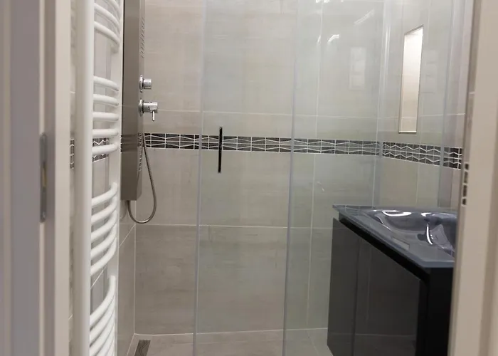 Luther Modern For 3 People, Free Ac!
