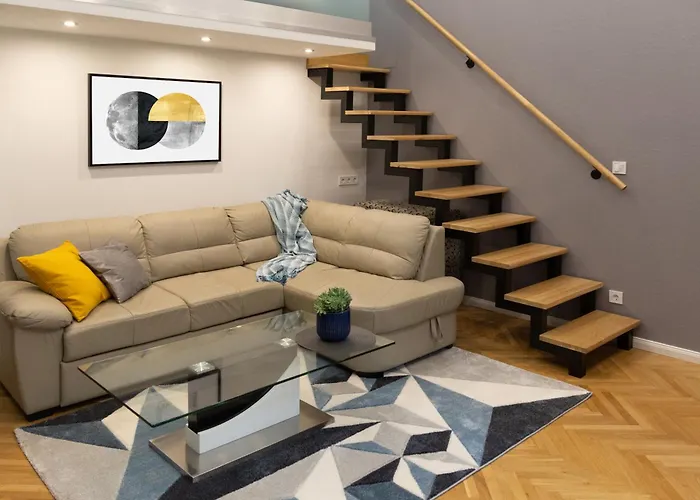 Luther Modern For 3 People, Free Ac!