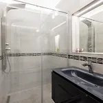 Luther Modern For 3 People, Free Ac!