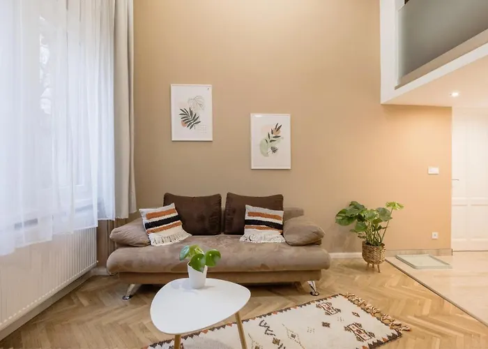 Luther Modern For 3 People, Free Ac!
