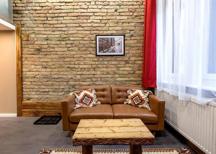 Luther Modern For 3 People, Free Ac!